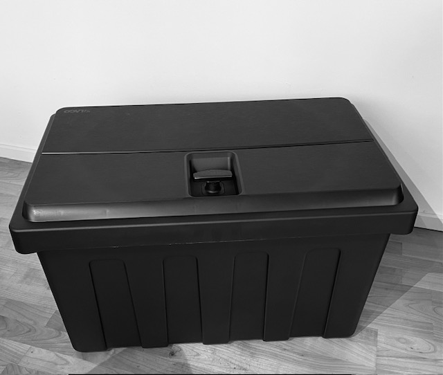 Werkzeugkasten PVC mit Drehgriff.mittig.montiert.