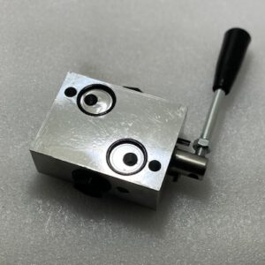 Drehrichtungsumschaltventil direkt auf den Motor